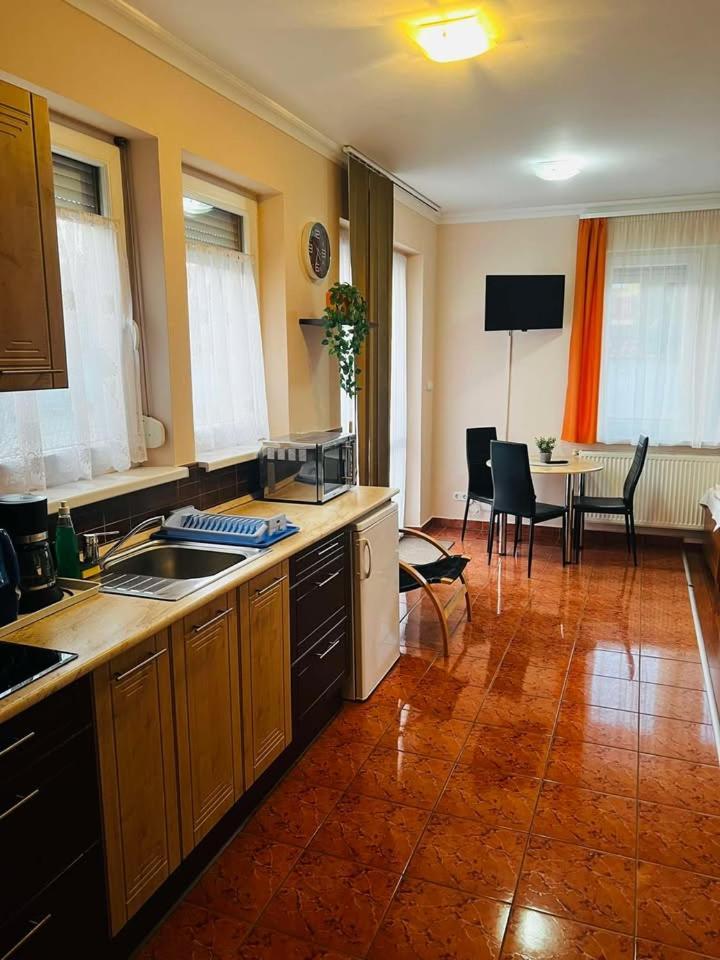 Major Panzio Es Etterem Bed & Breakfast Hajduszoboszlo Exterior photo